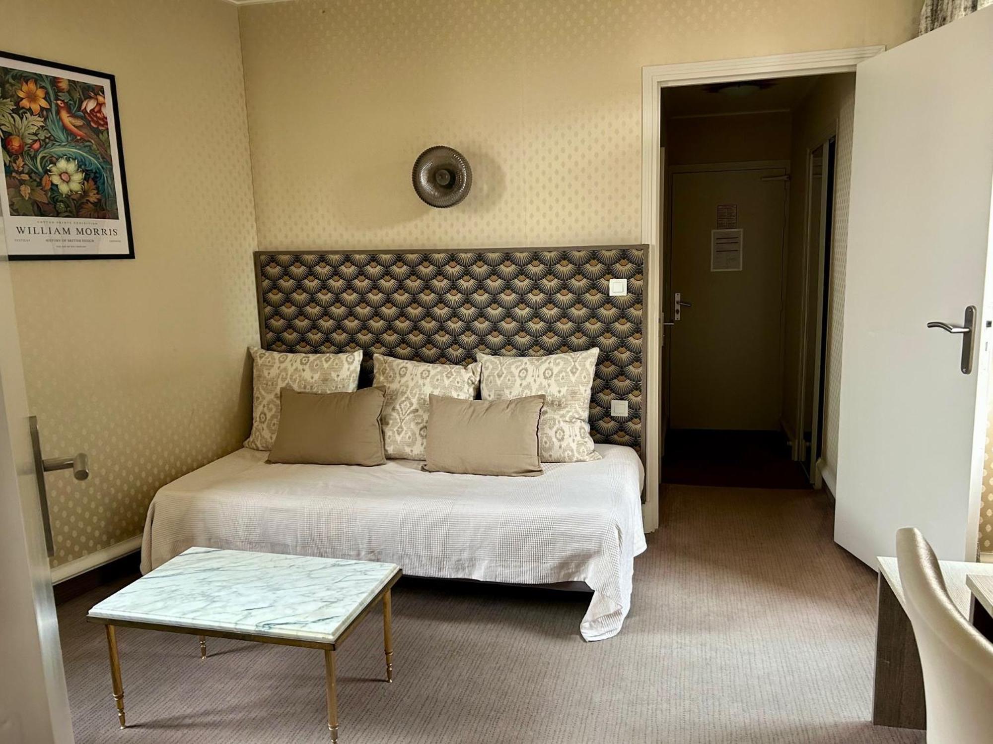 Cit'Hotel Le Challonge Dinan Esterno foto