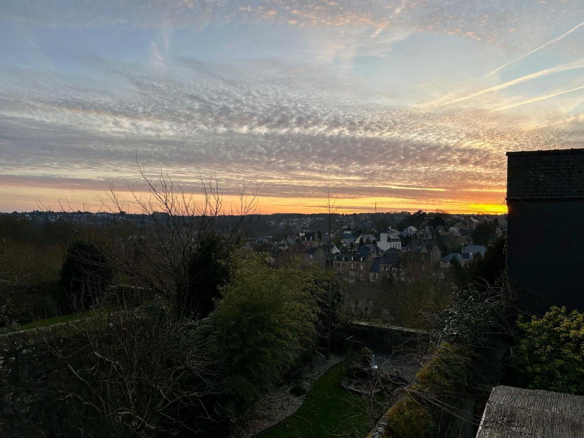 Cit'Hotel Le Challonge Dinan Esterno foto