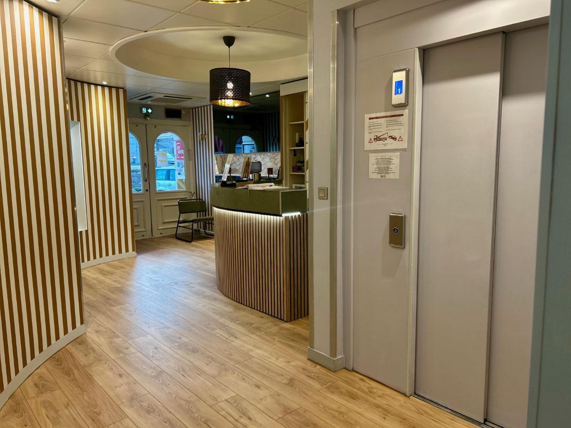Cit'Hotel Le Challonge Dinan Esterno foto