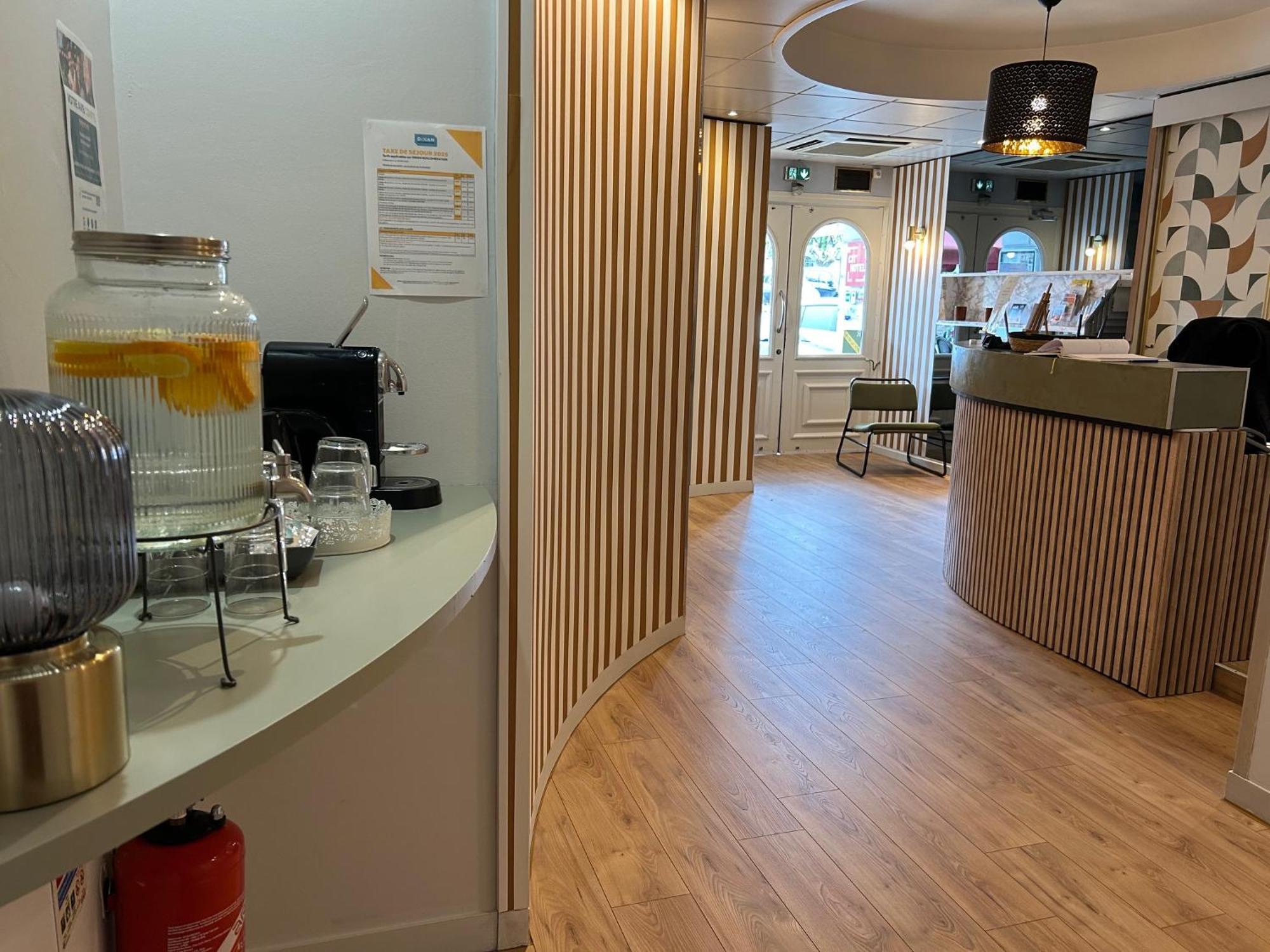 Cit'Hotel Le Challonge Dinan Esterno foto
